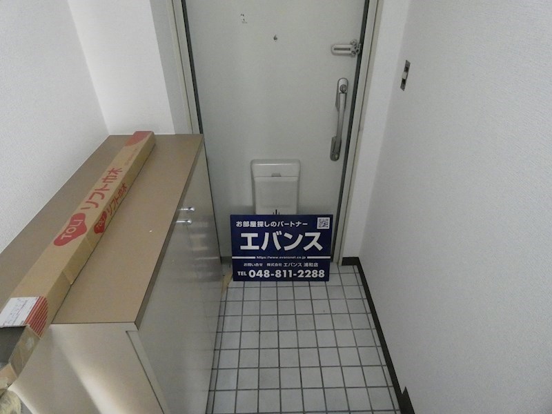クレスト南浦和弐番館  玄関