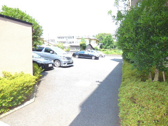 エクセレンス戸田公園 駐車場