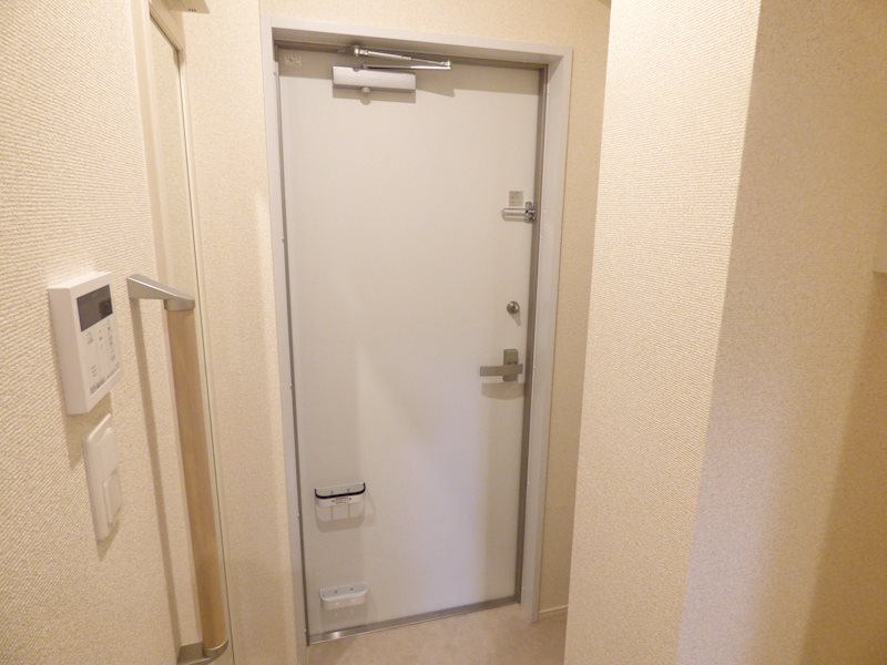 アウティス 玄関