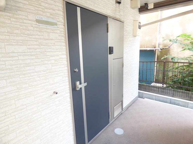 アウティス 玄関
