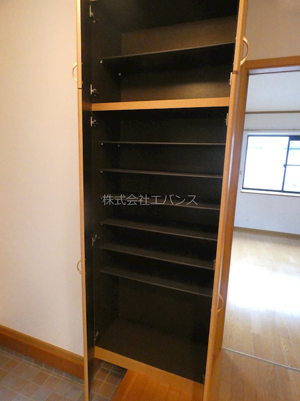 川口市本町三丁目戸建 収納