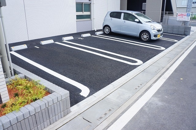 パインズ美園 駐車場