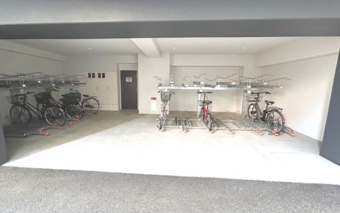 エスティメゾン浦和 駐車場