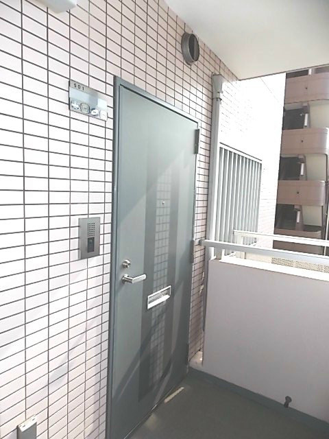 バーディーテラス仲町 玄関
