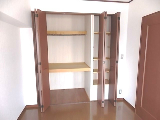 バーディーテラス仲町 収納