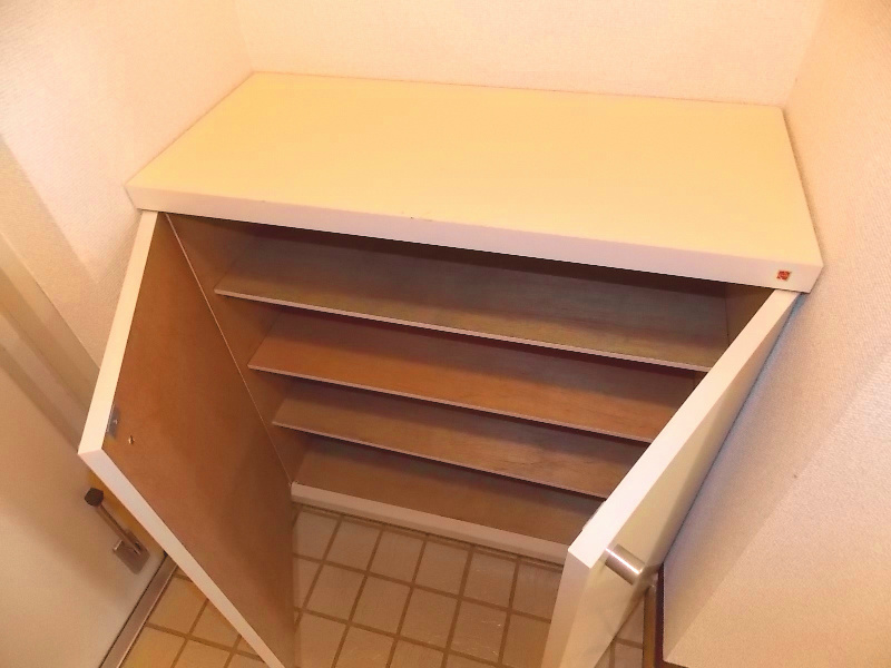 アドリエンヌ川口 玄関