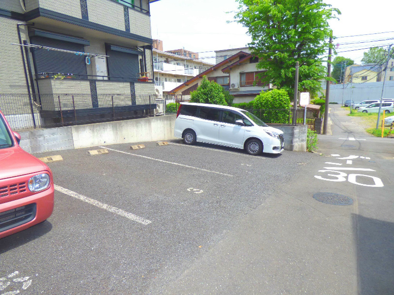 エトワールメゾン 駐車場