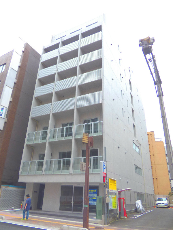 アーネスト川口 外観