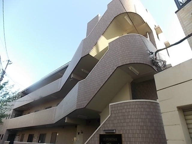 シュプレーム 外観