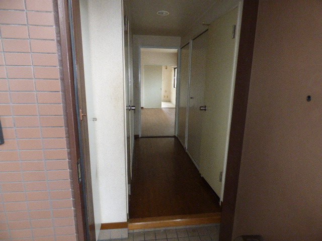 フロントピア蕨 玄関