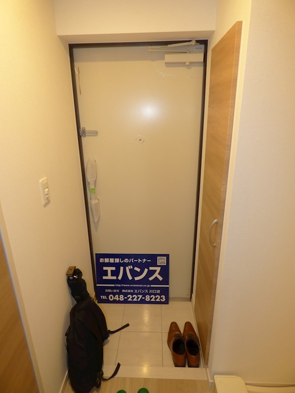 アルファコート西川口13 玄関