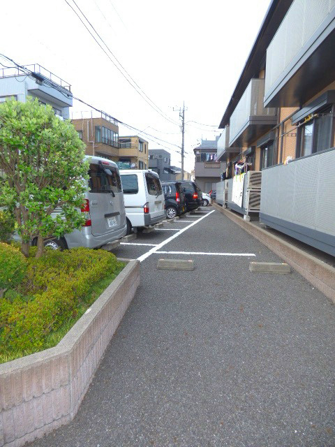 メゾン・ルミエール 駐車場