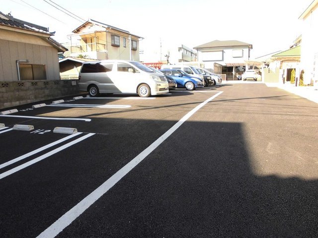 アイリス桜　参番館 駐車場
