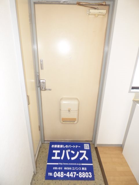 ウィスタリア塚越 玄関