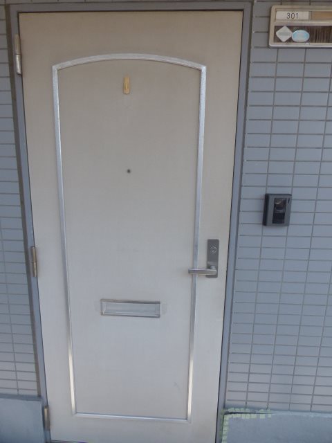 埼玉県蕨市塚越４丁目 玄関