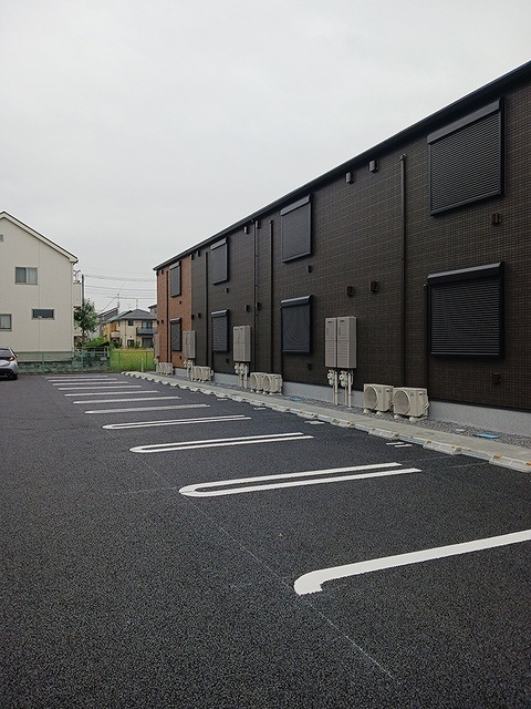 サンシャイン　ヴィラ 駐車場