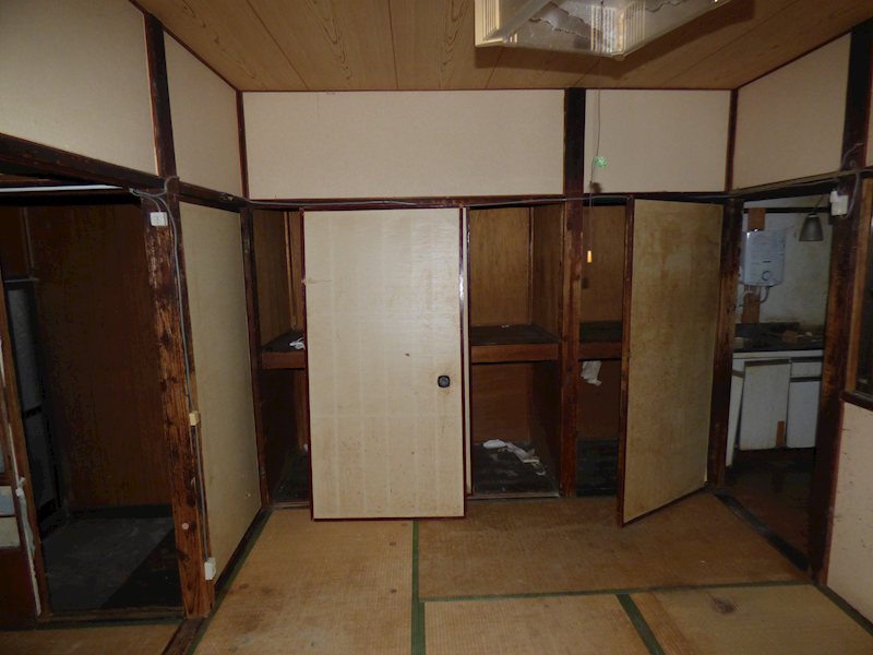 前上町貸家北 収納