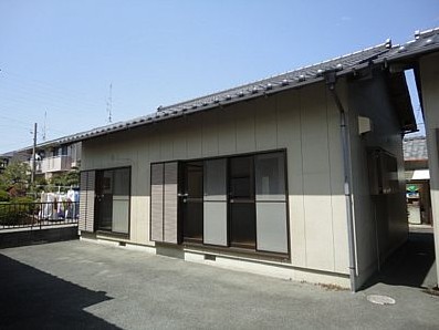 入野町１６１３０－１１貸家 外観写真