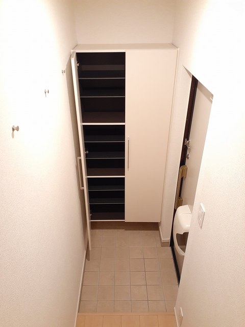 コンテ・ココ　Ｋ 玄関
