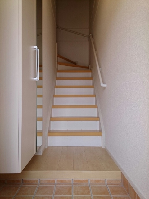 サンムーン 玄関
