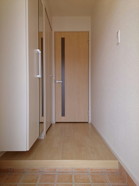 サンムーン 玄関