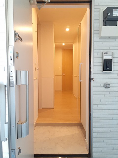 リヴェールミナミ 玄関