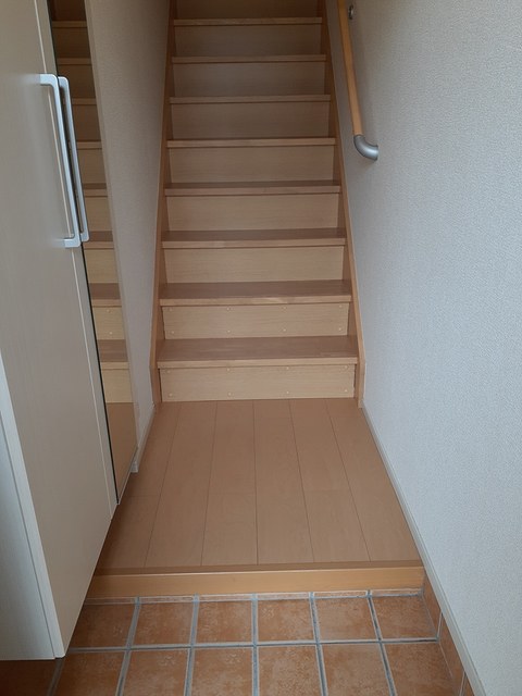 グレイスタウン丸領Ｃ 玄関