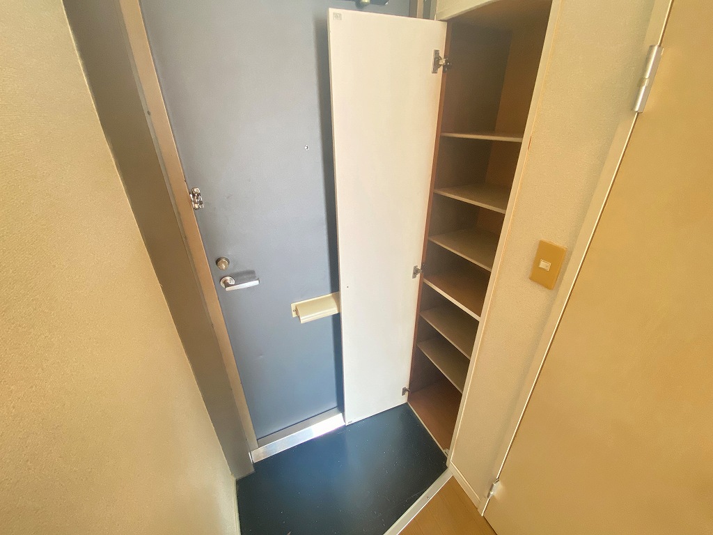 レオパレスオオサワ 玄関