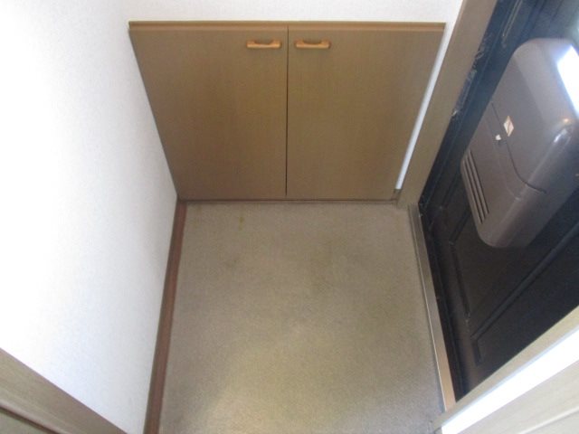 リヴェールエレガンA 玄関