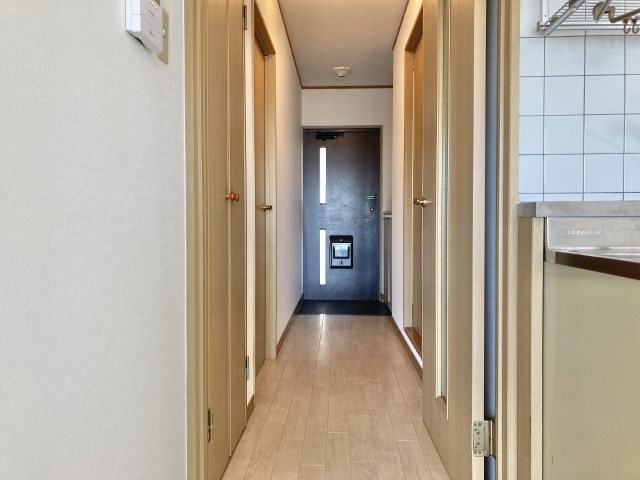 パインクレスト１ 玄関