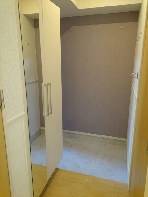 リヴェールミナミ 玄関