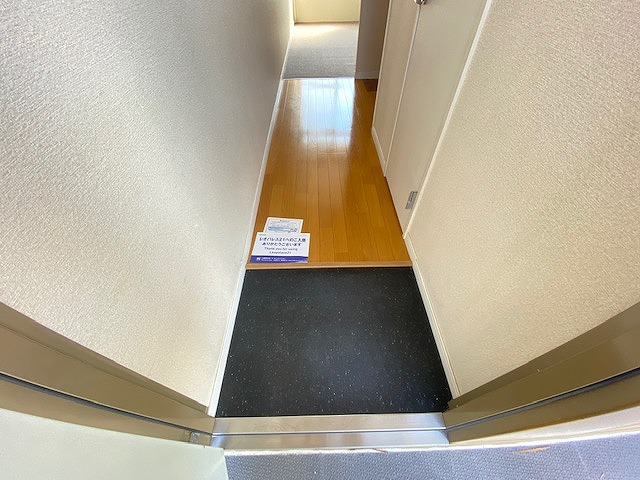 レオパレスさくら 玄関