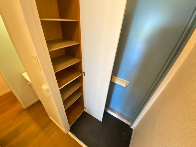 レオパレスリヴェール 玄関