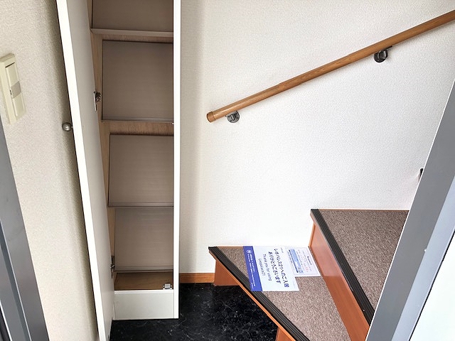 レオパレス広貴 玄関