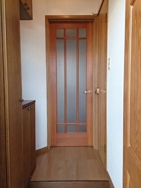 クレストールたんぽぽＢ 玄関