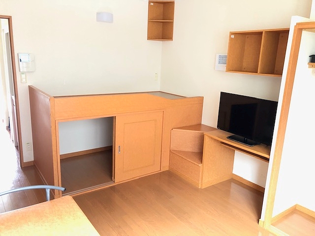 レオパレスタラート リビング