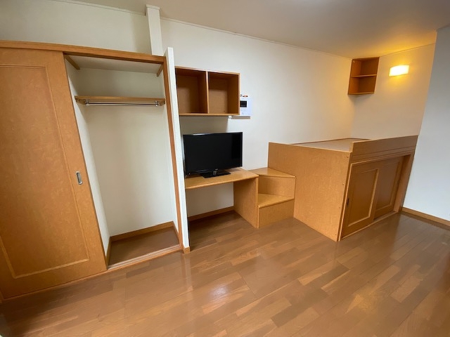 レオパレスリヴァージュオカベＥ リビング