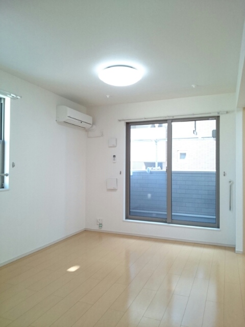 マーガレット　ウッズ リビング