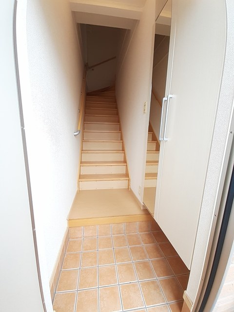 エレガンテフィオーレ 玄関