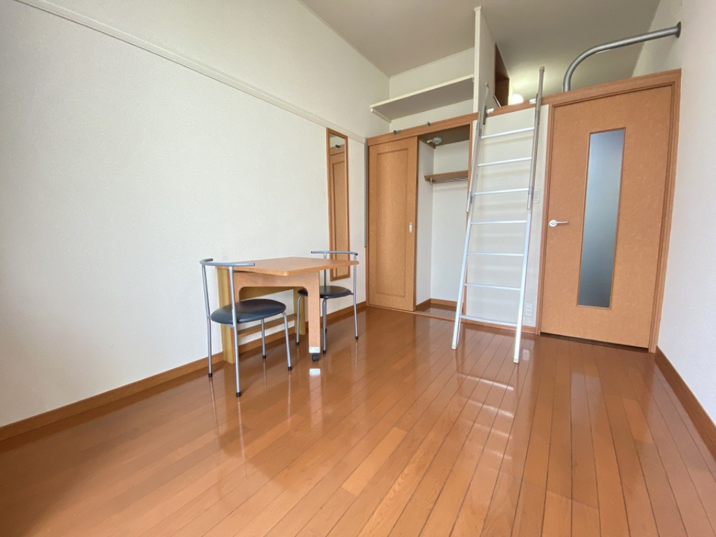 レオパレスコノハナ リビング