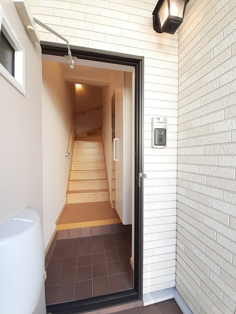 ラ・ピスタＢ 玄関