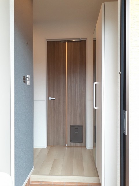 ホワイト　アイリス 玄関