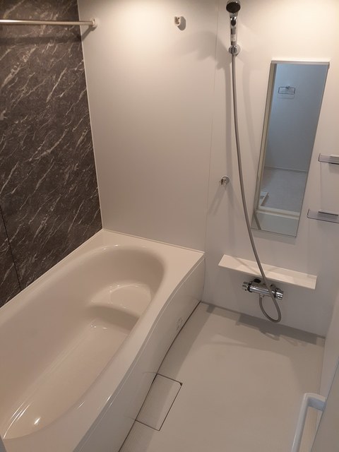 ホワイト　アイリス 風呂画像