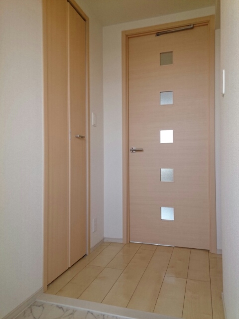 クレッシェンド・リリーⅡ 玄関