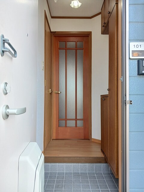 クレストール港 玄関