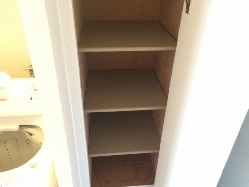 レオパレスエアル 玄関