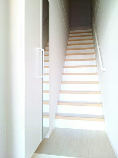 ルチェンテ　Ｅ 玄関