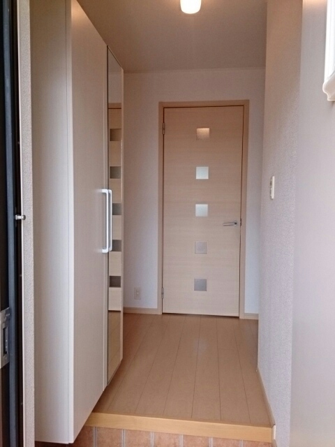 ジョヴァーネ 玄関