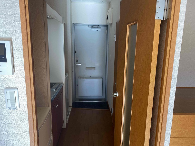 レオパレスエスカーラ 玄関