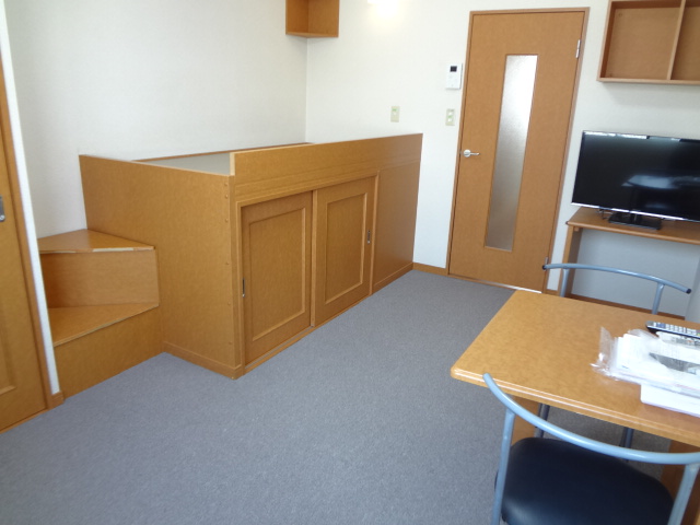 レオパレスグリーンゲートⅡ リビング